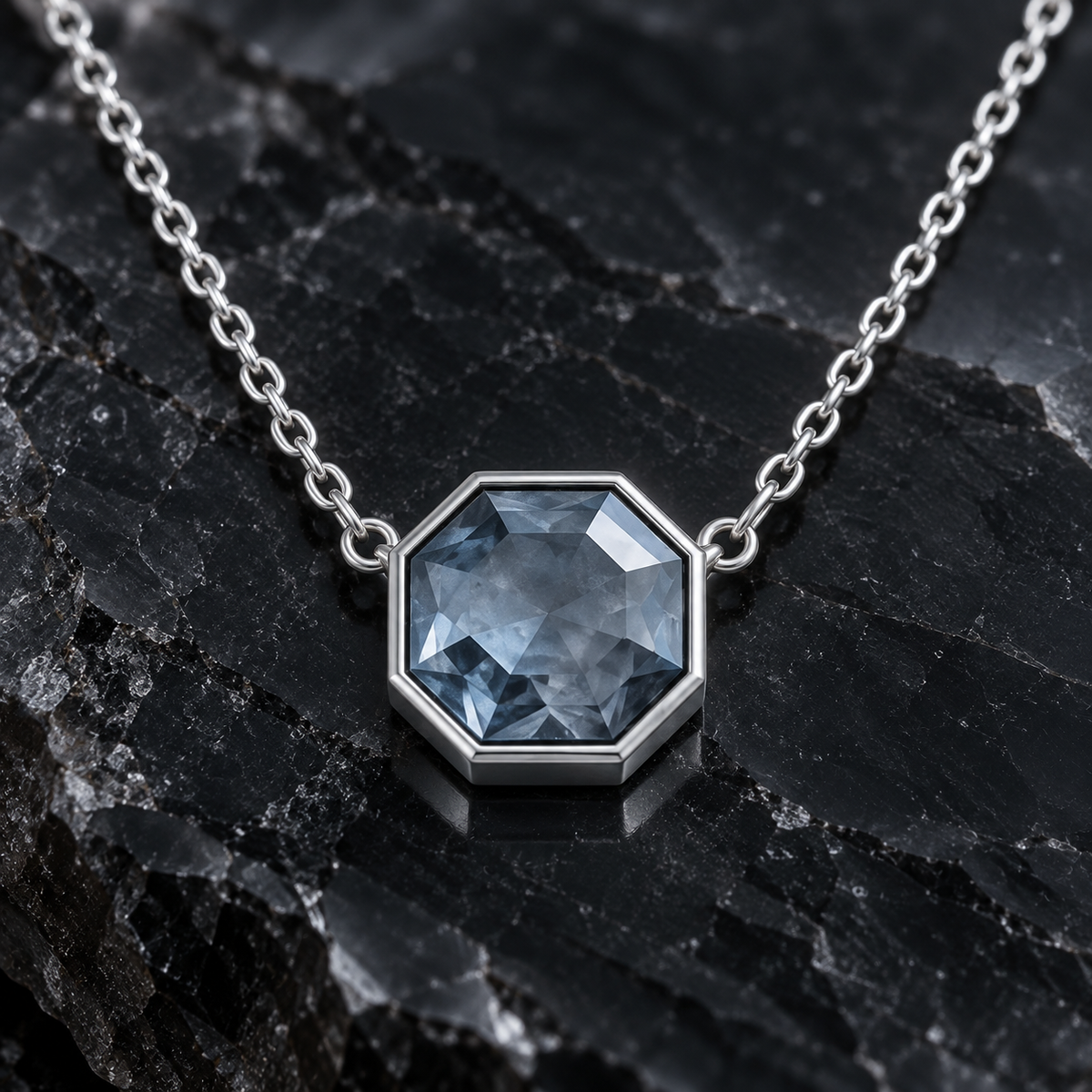 Polaris pendant bezel and stone detail