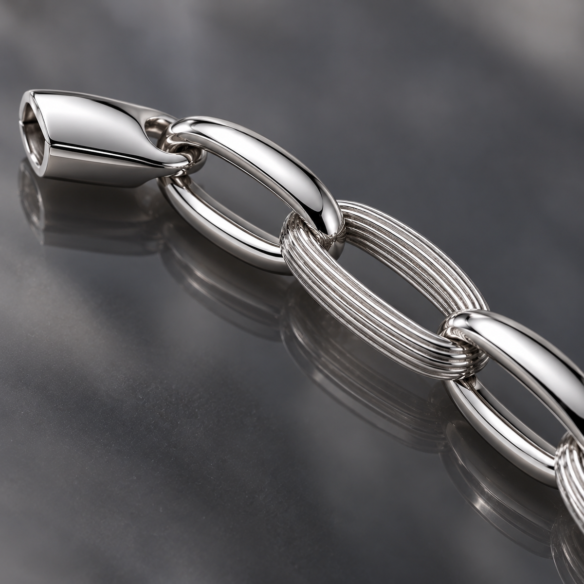 Solstice Link Bracelet alternating links and clasp detail